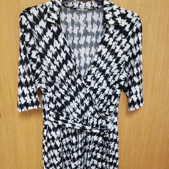 Studio one, black & white faux wrap slinky soft knee length dress, 12 - Picture 15 of 16